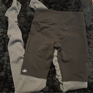 144 ALO Yoga Black and Gray scrunched Leggings Size small